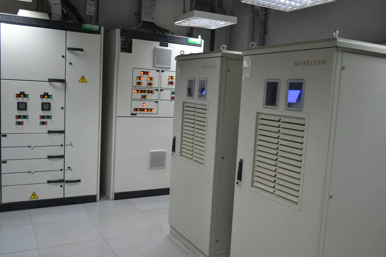 أجهزة التحكم بنظم الإشارات على الخط