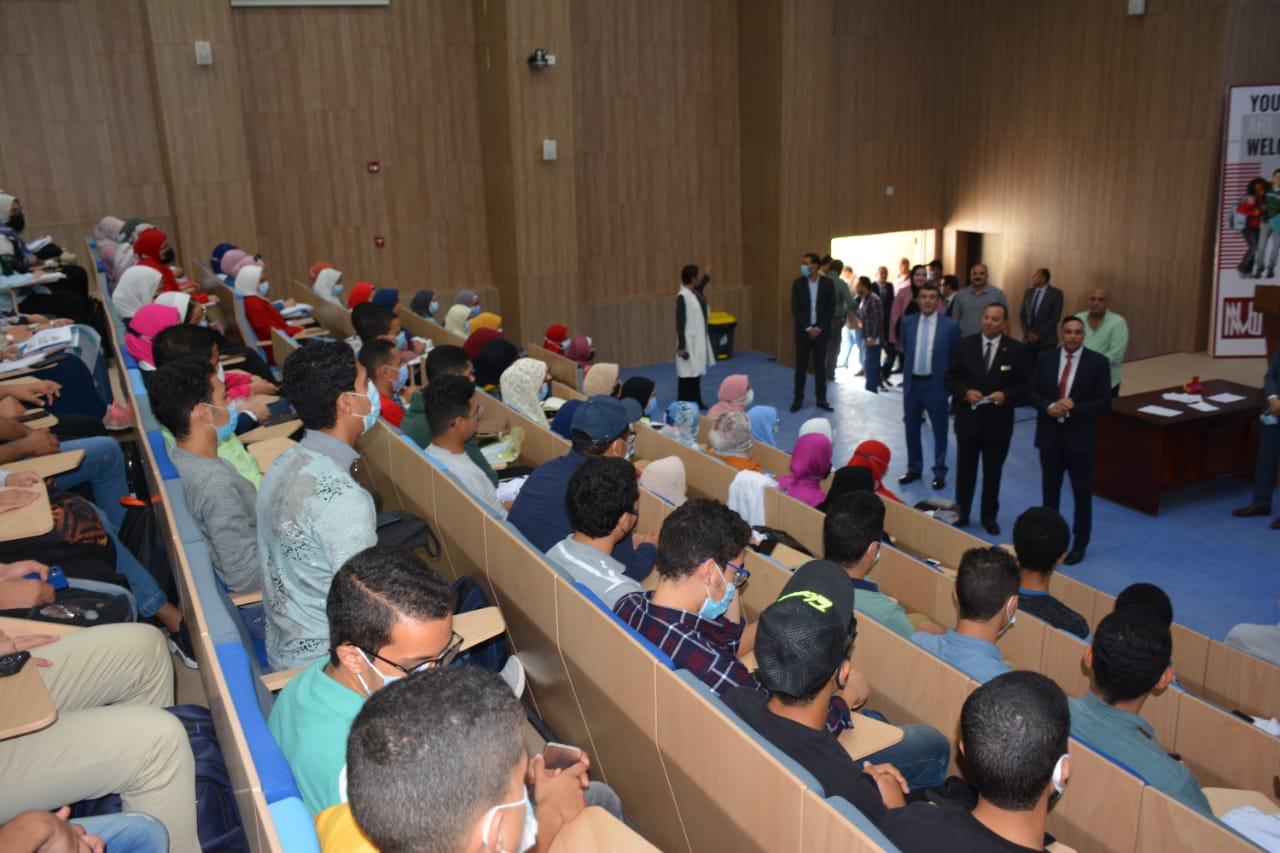 محافظ الدقهلية يتفقد جامعة المنصورة الجديدة