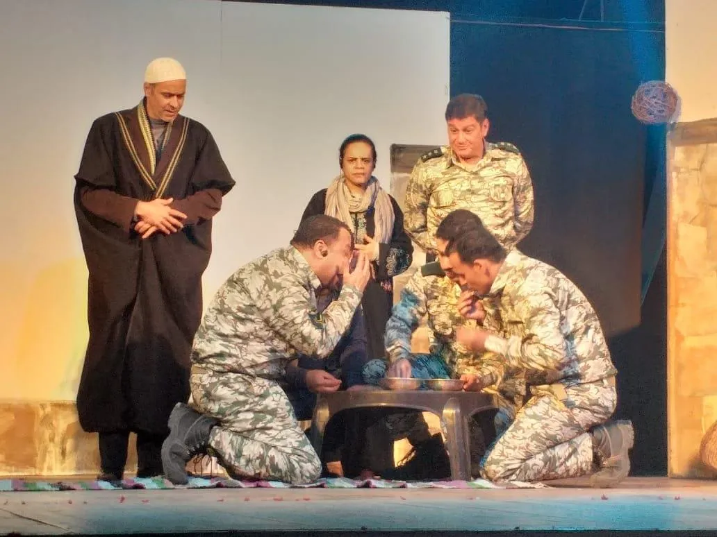 جانب من العرض المسرحي