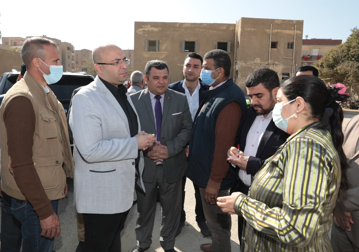 محافظ بني سويف يزور قرية بياض (2)