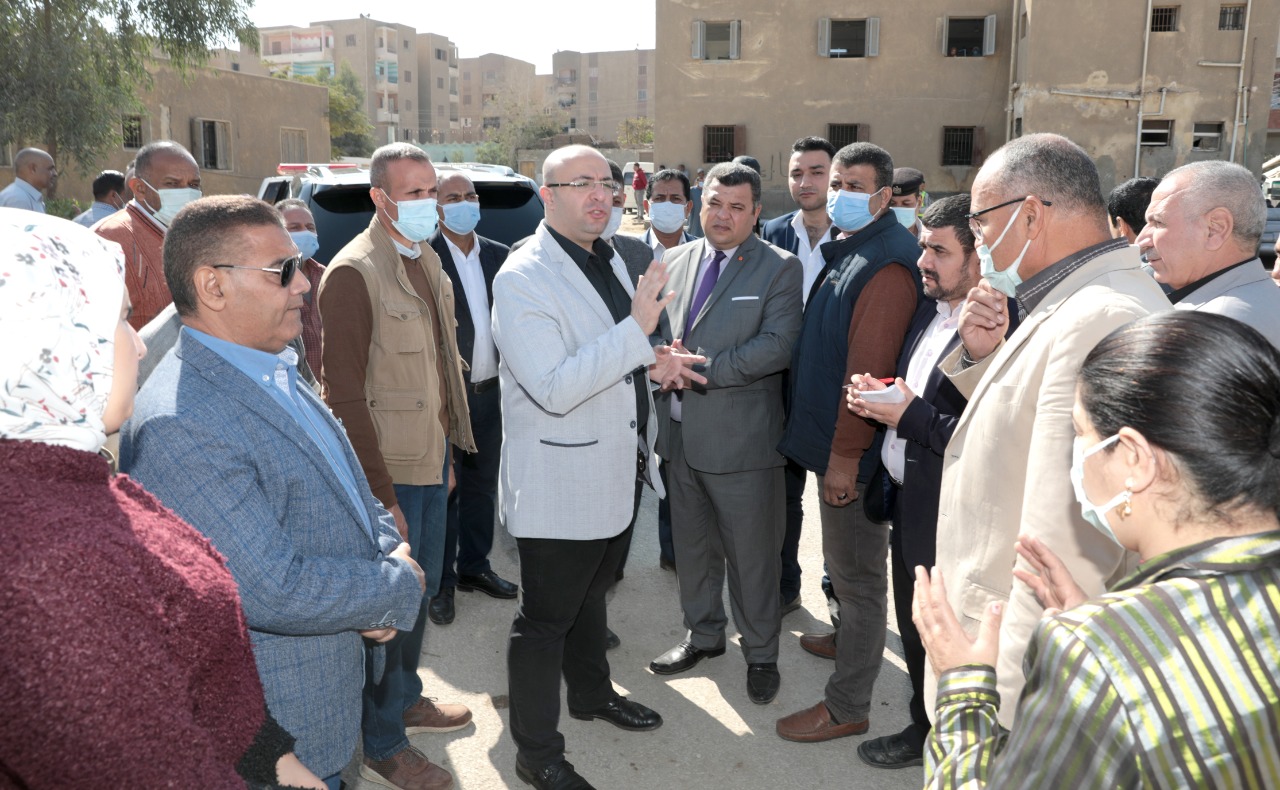 محافظ بني سويف يزور قرية بياض (3)