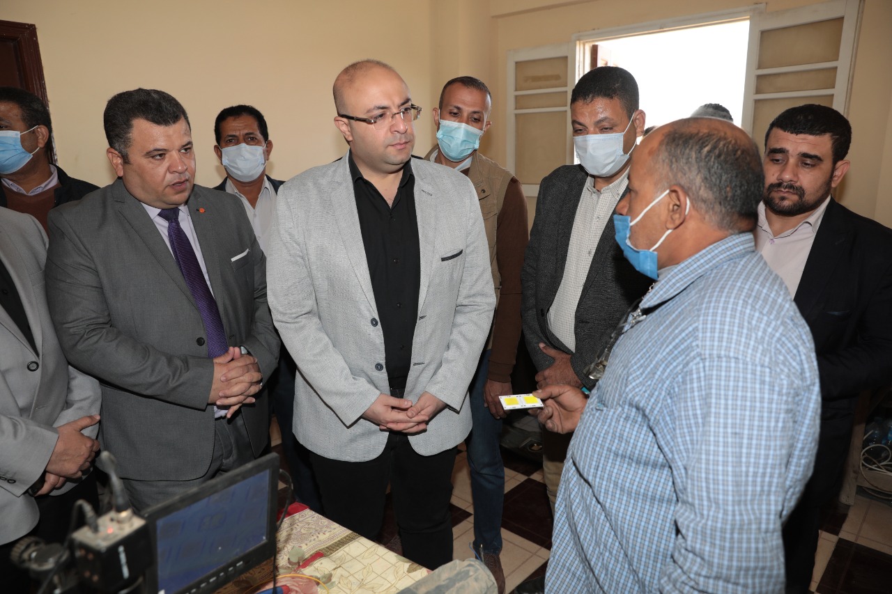 محافظ بني سويف يزور قرية بياض (5)