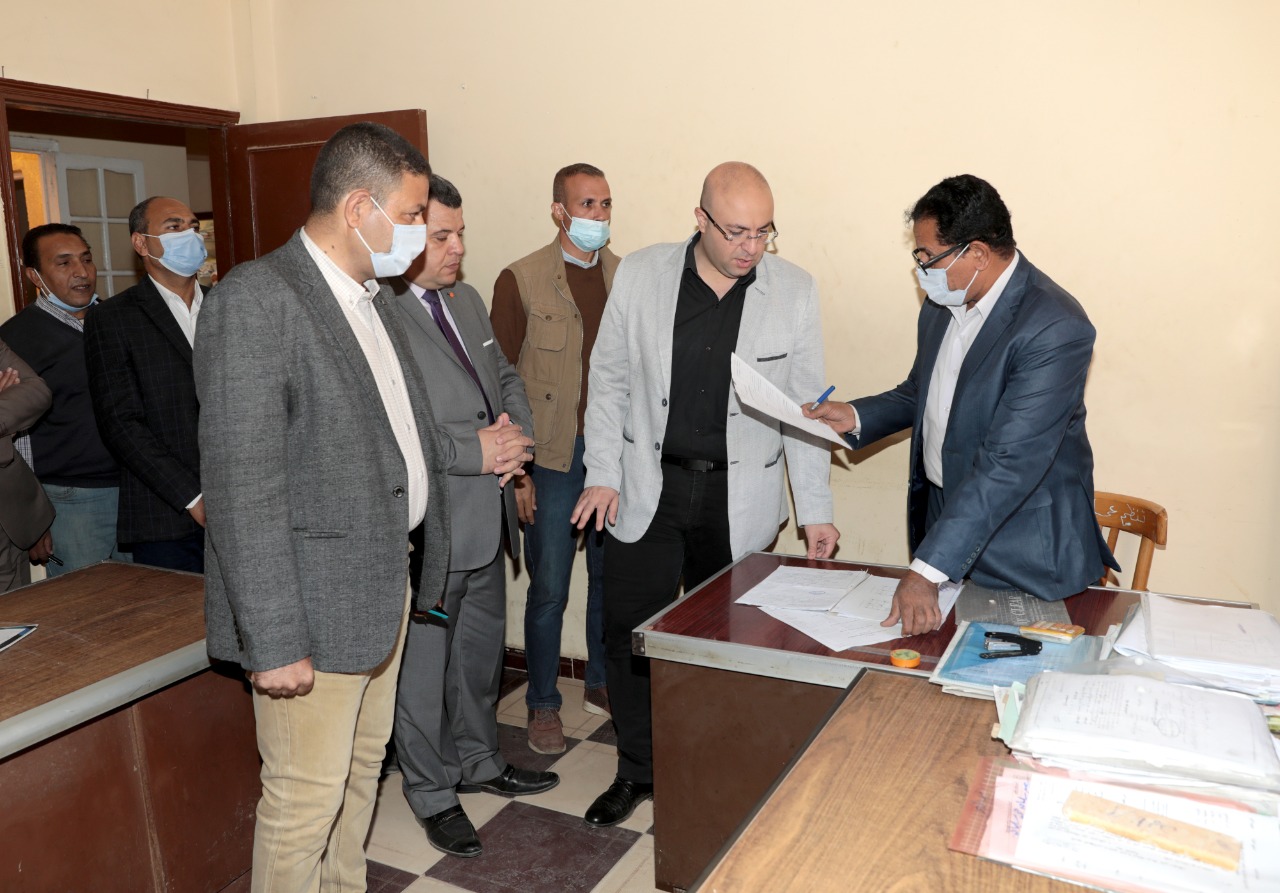 محافظ بني سويف يزور قرية بياض (6)