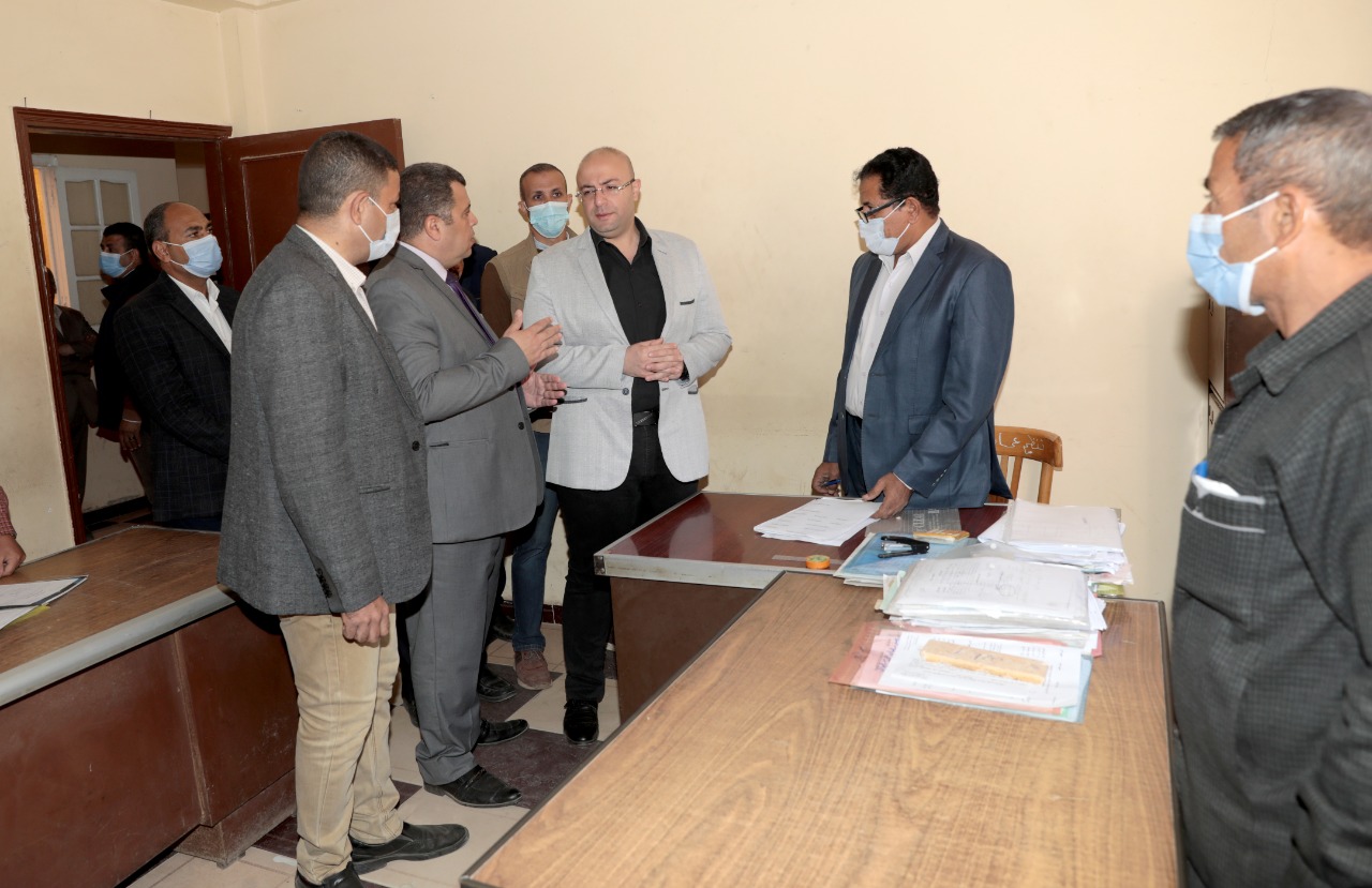 محافظ بني سويف يزور قرية بياض (7)