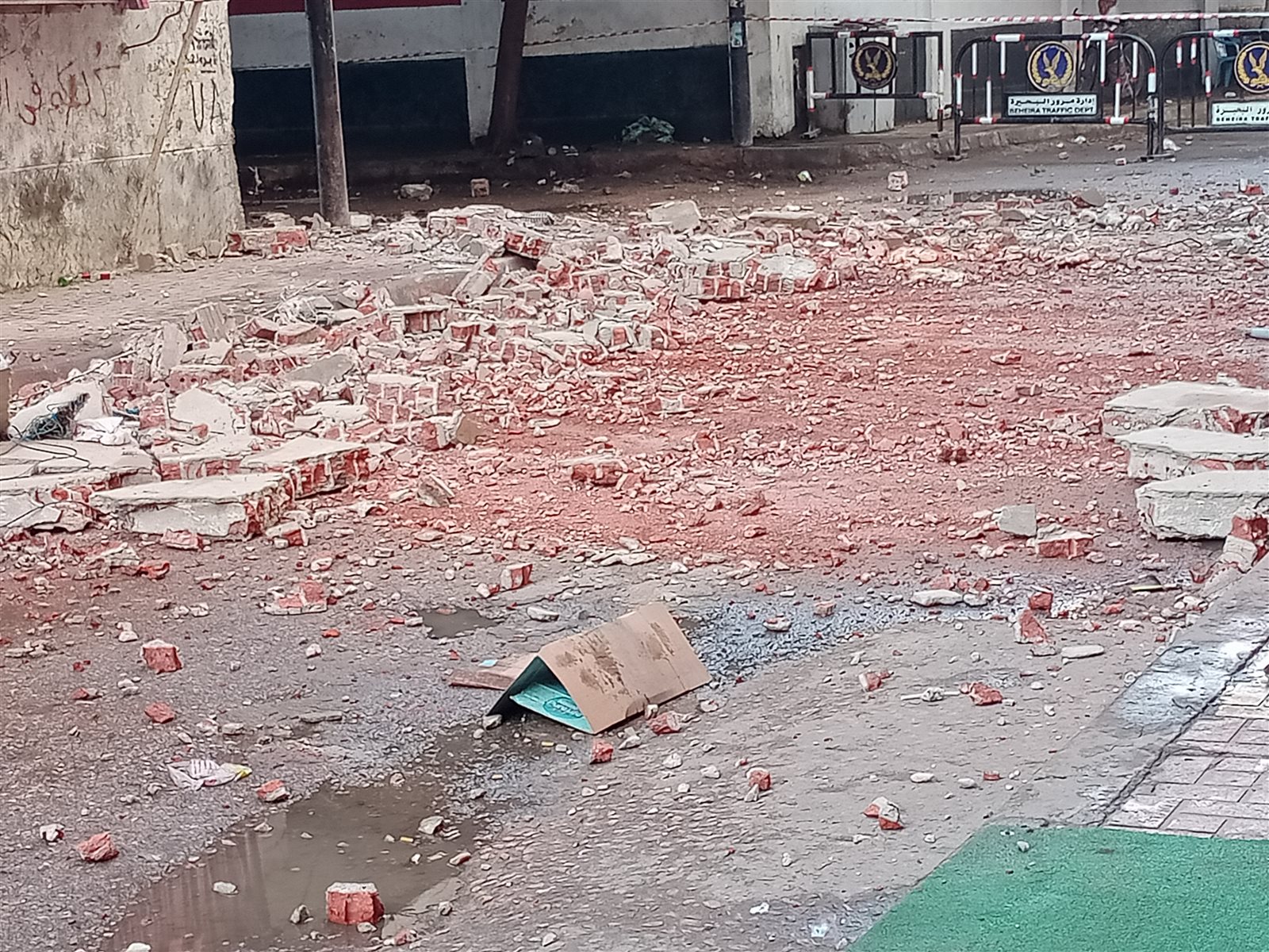 انهيار بلكونة منزل