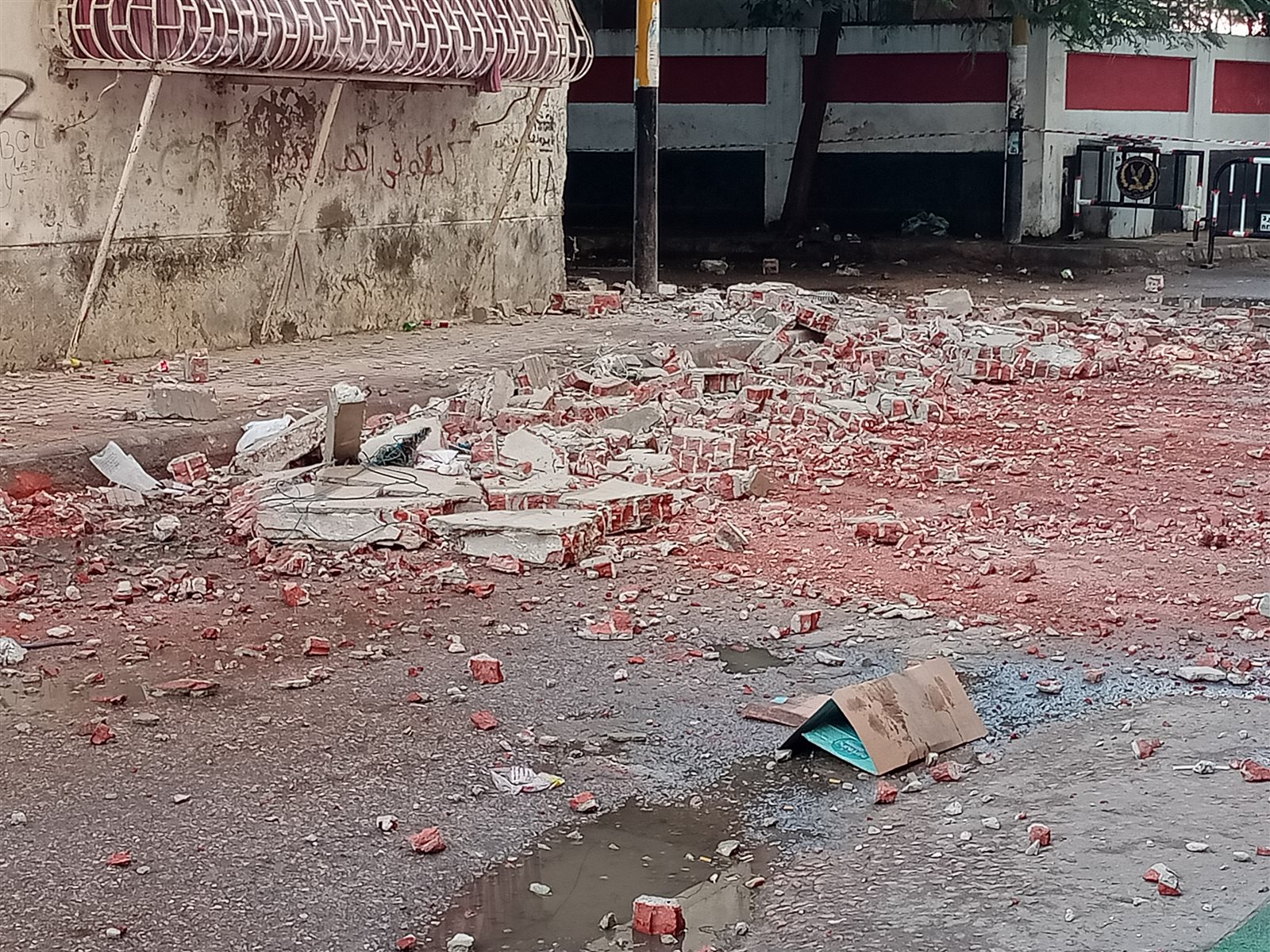 انهيار بلكونة منزل