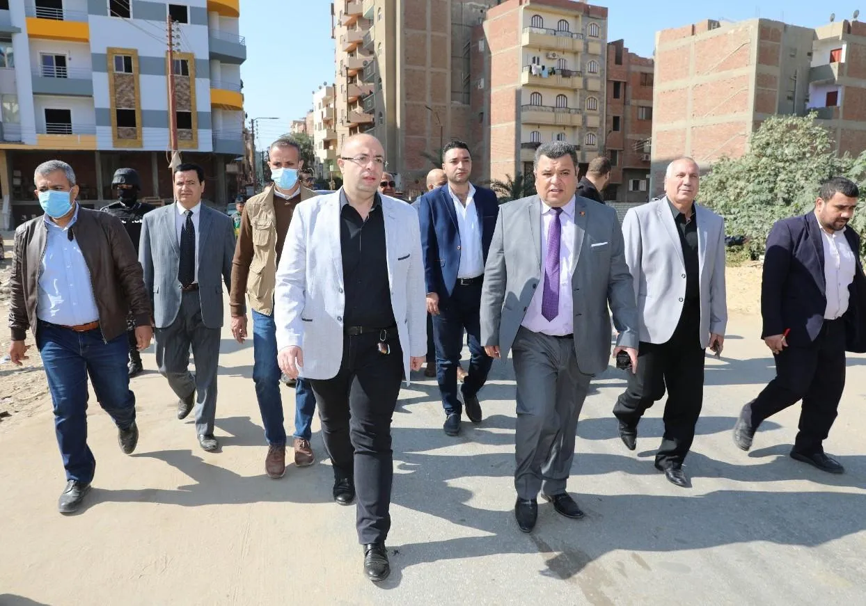 محافظ بني سويف يتفقد منطقة سوق ترعة البوصة (1)