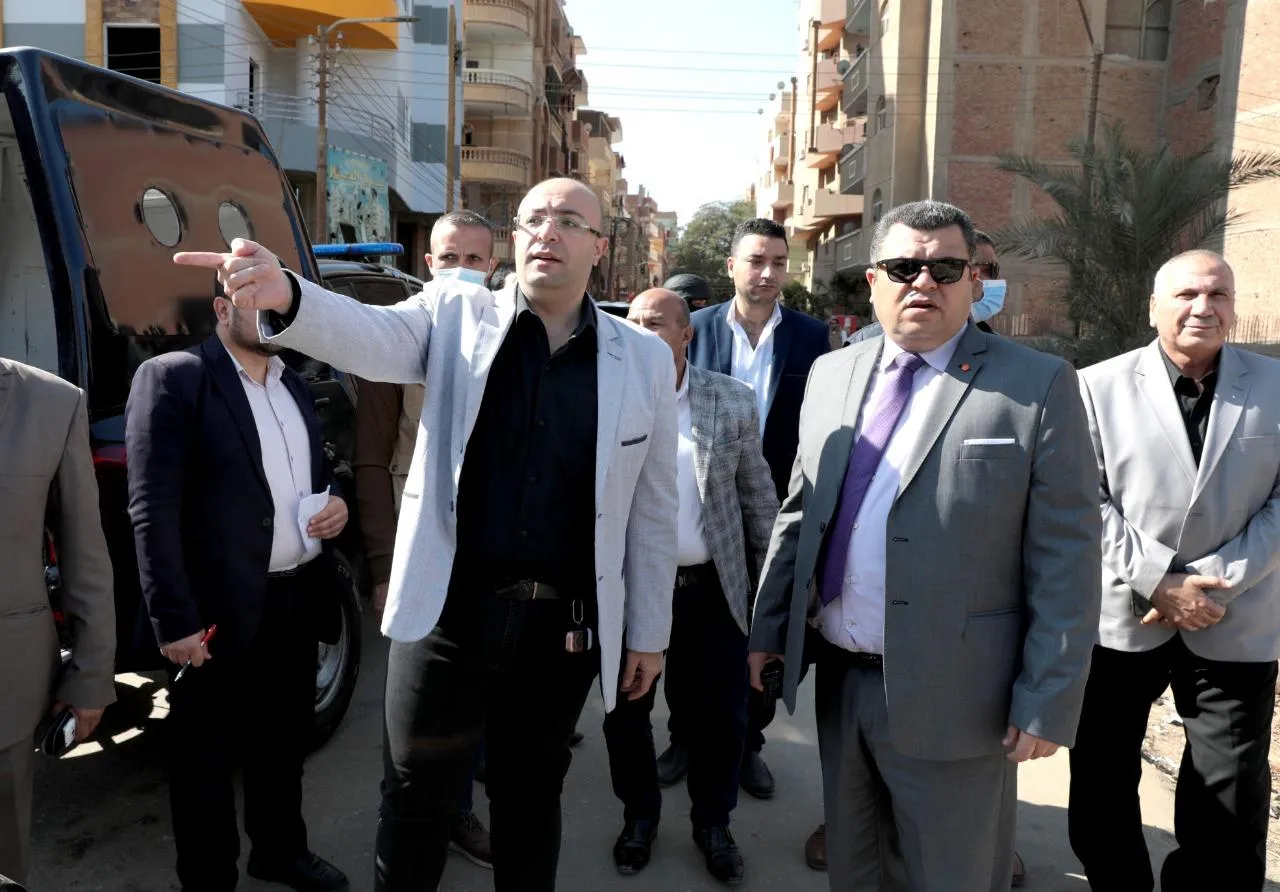 محافظ بني سويف يتفقد منطقة سوق ترعة البوصة (2)