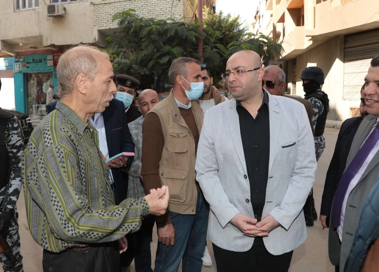 محافظ بني سويف يتفقد منطقة سوق ترعة البوصة (3)