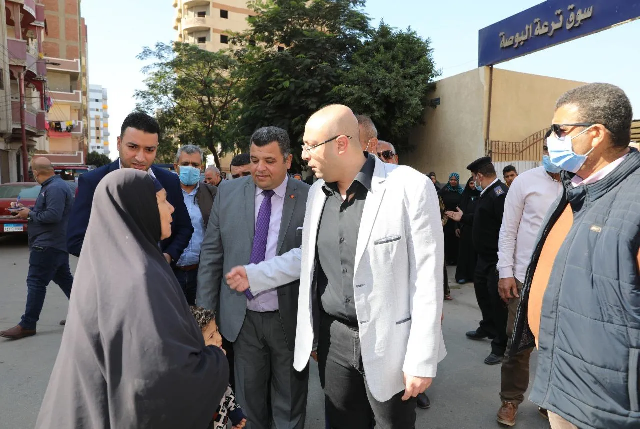 محافظ بني سويف يتفقد منطقة سوق ترعة البوصة (4)