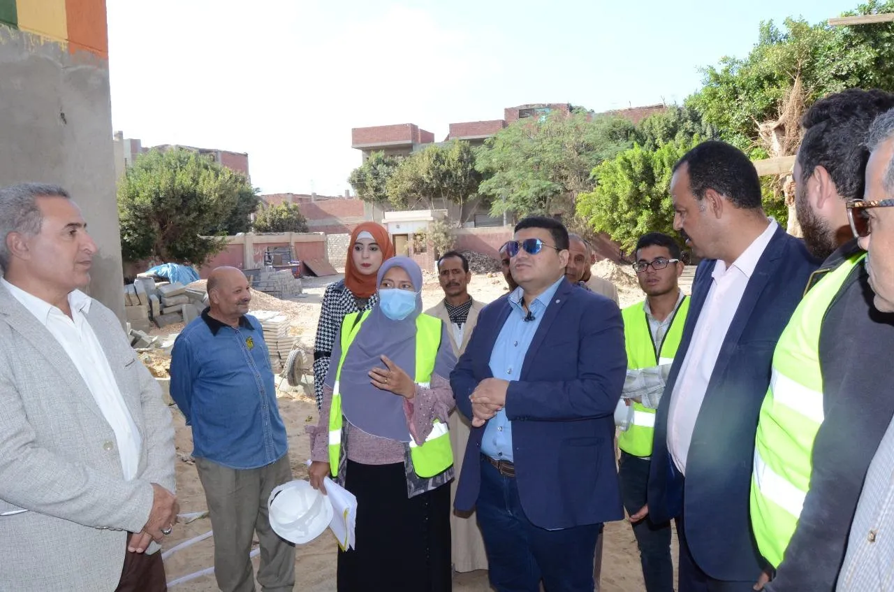 نائب محافظ بني سويف يتابع سير العمل بمشروعات حياة كريمة  (1)