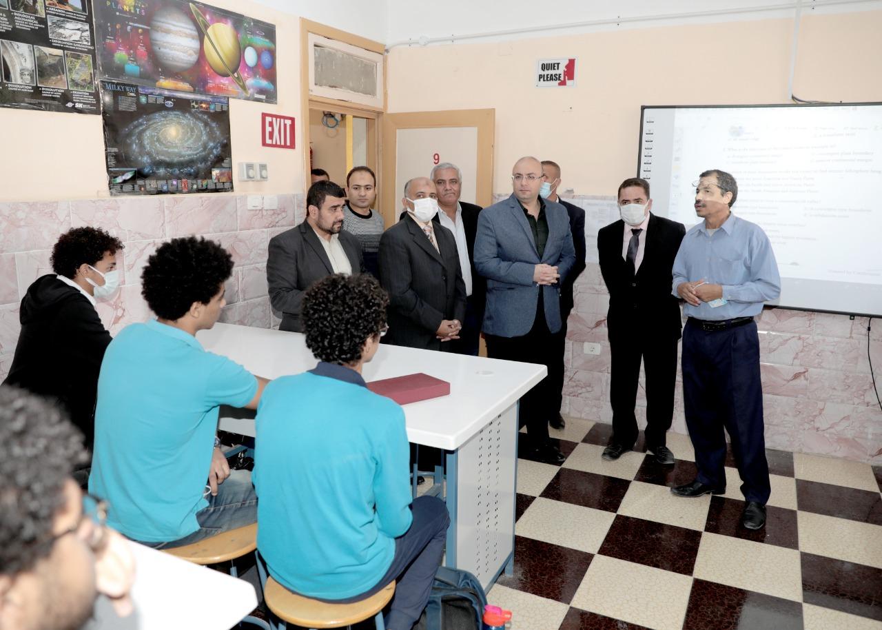 محافظ بني سويف يزور مدرسة المتفوقين (3)
