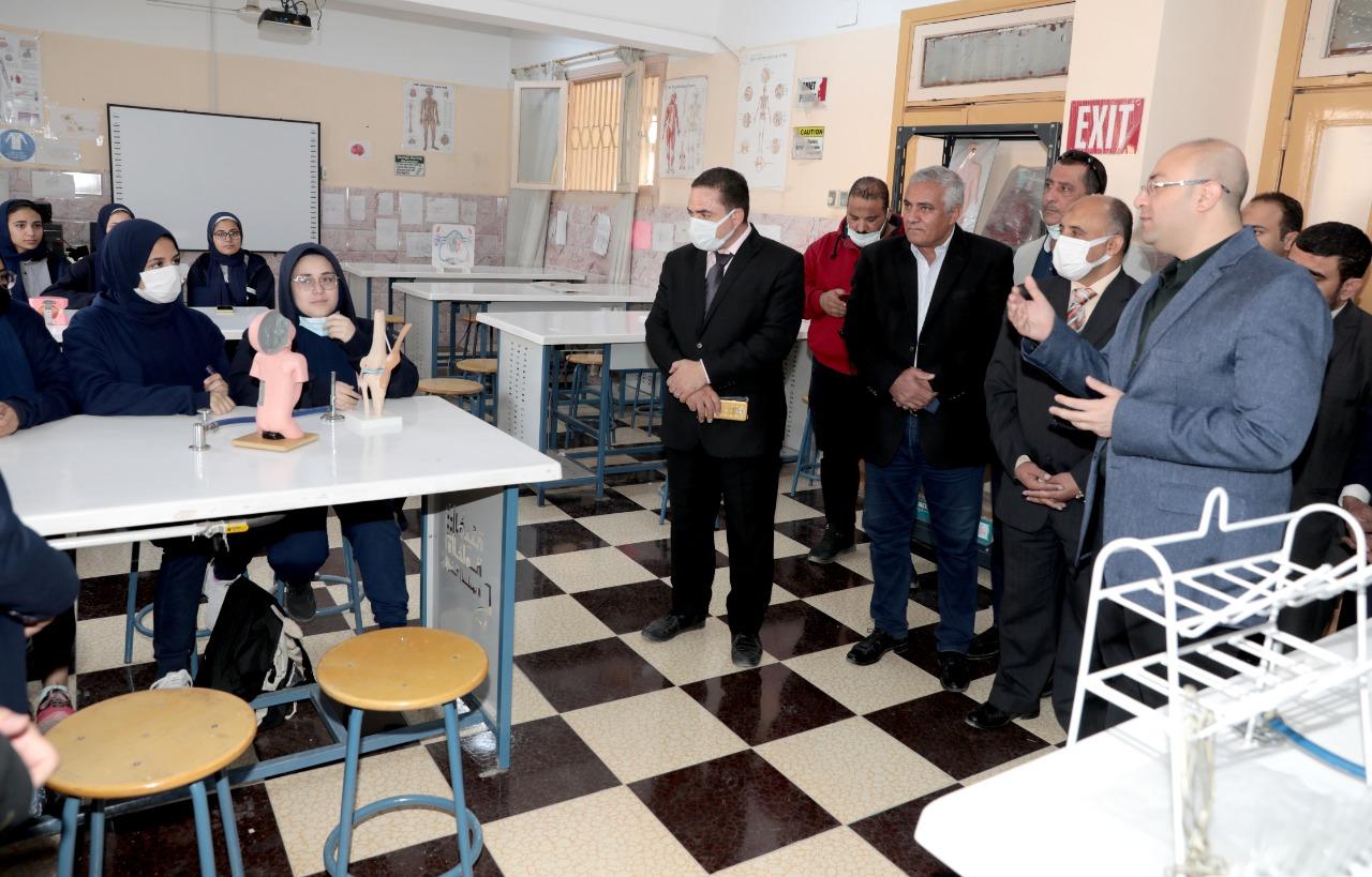 محافظ بني سويف يزور مدرسة المتفوقين (5)