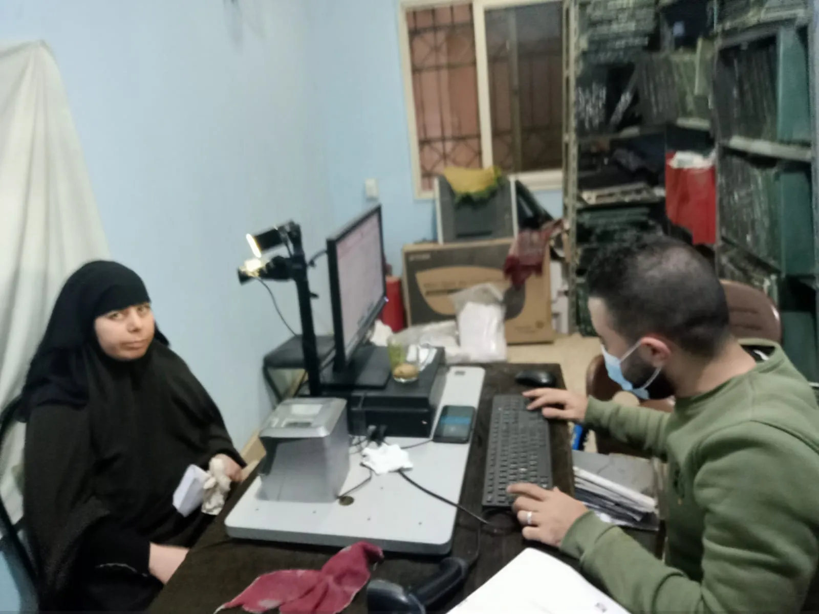 جانب من استخراج البطاقات الشخصية 