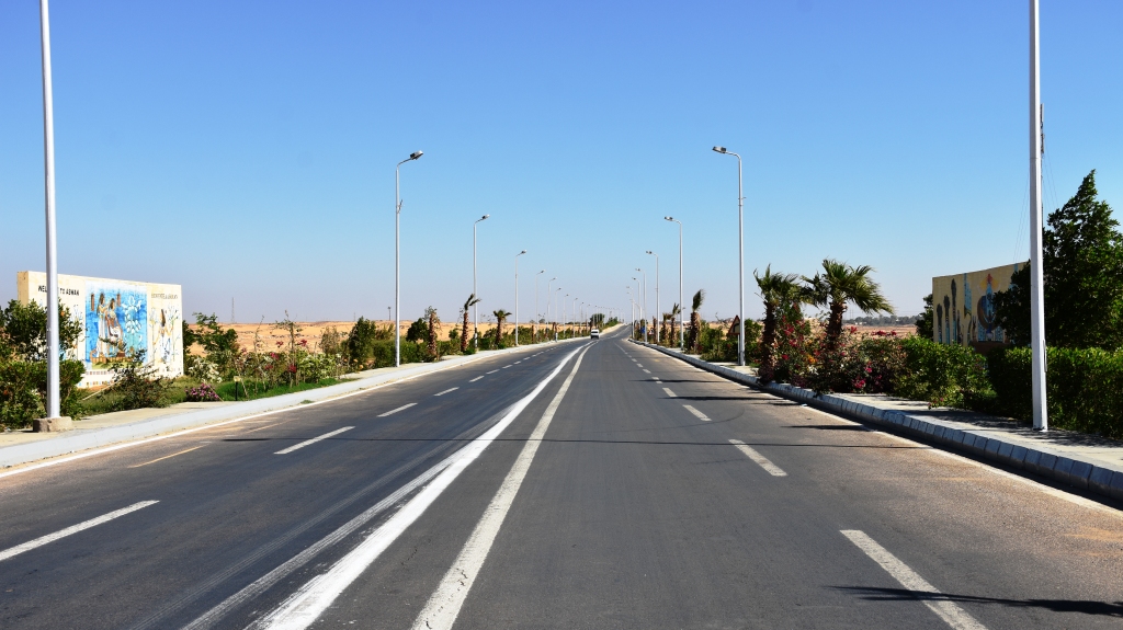 جولة لمحافظ أسوان