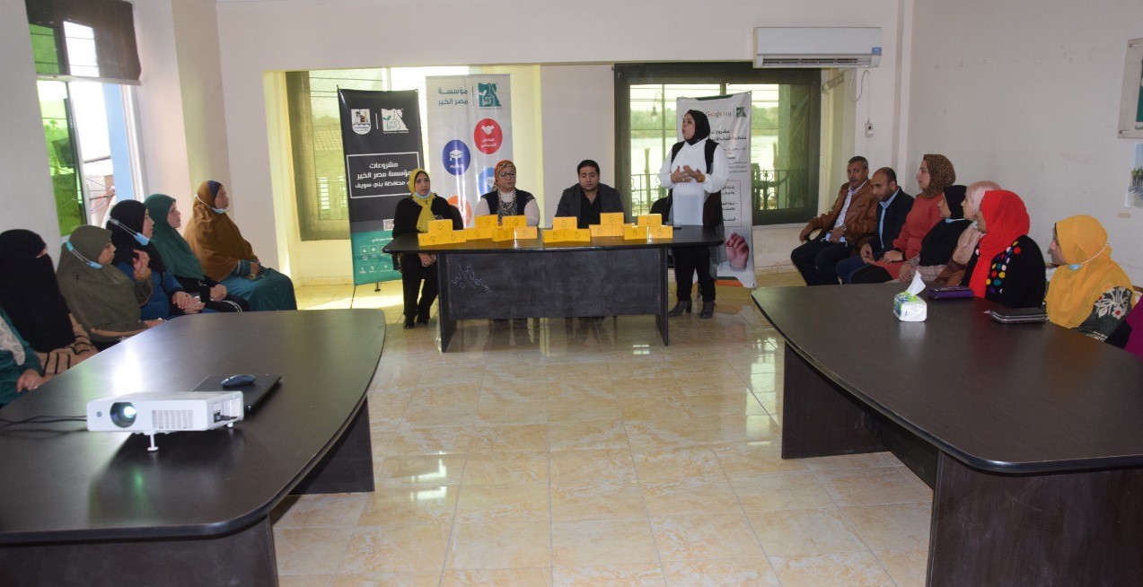 تسليم هواتف ذكية لـ40 سيدة ببني سويف (4)