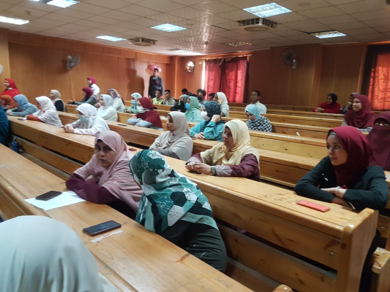 ندوة عن سرطان الثدي بكلية تمريض بني سويف (2)