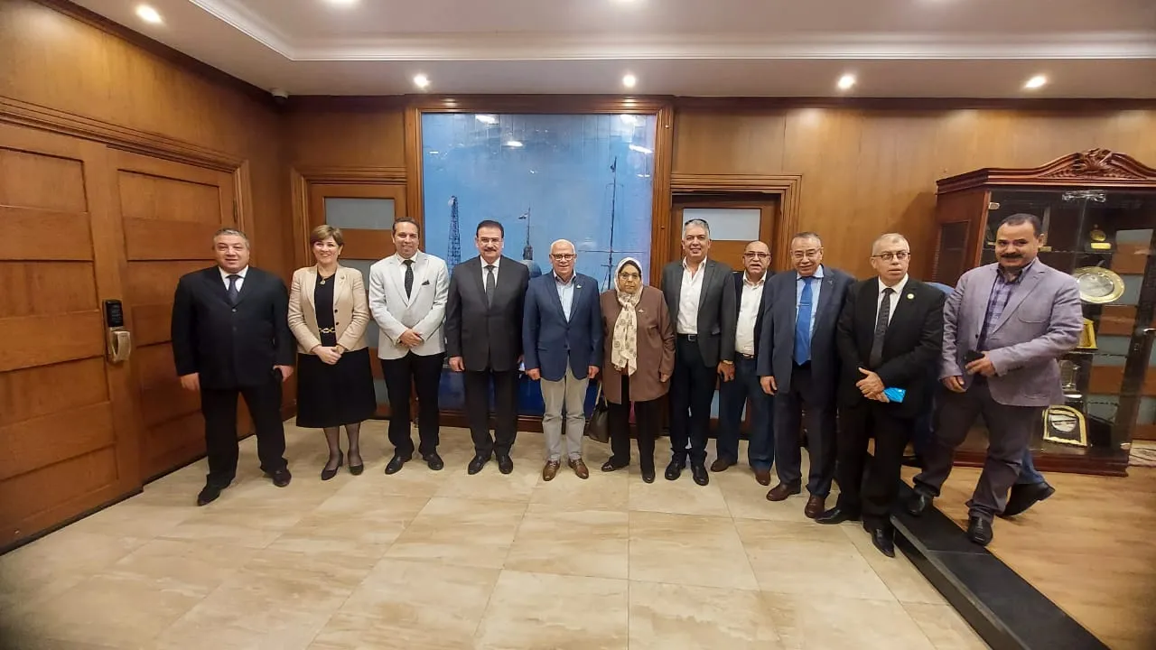 جانب من لقاء محافظ بورسعيد ونقيب المهندسين 