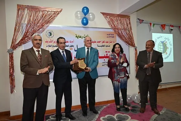 كلية الألسن بجامعة الفيوم تحفل بالطلاب الجدد 