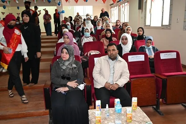 كلية الألسن بجامعة الفيوم تحفل بالطلاب الجدد 