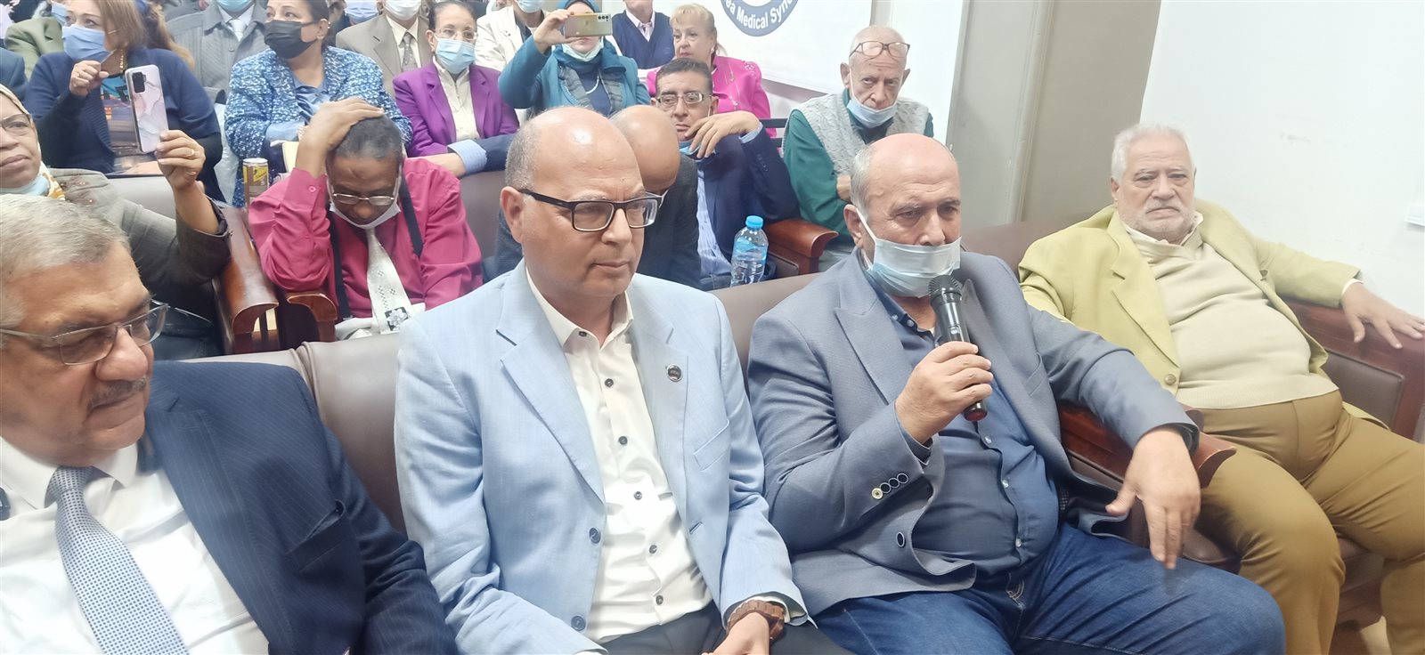 نقابة الأطباء بالبحر الأحمر تكرم أعضائها المحالين للمعاش 