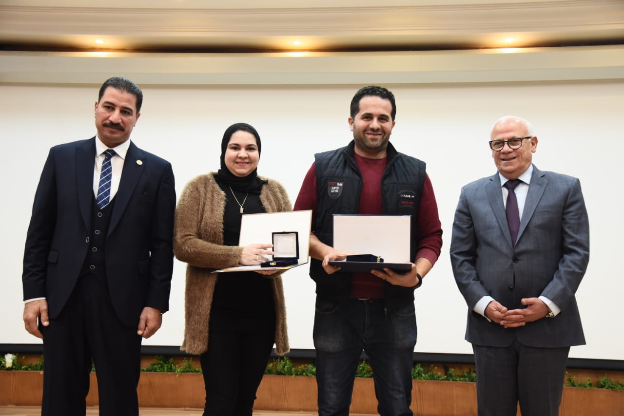 محافظ بورسعيد يكرم العناصر المتميزة فى مختلف المؤسسات