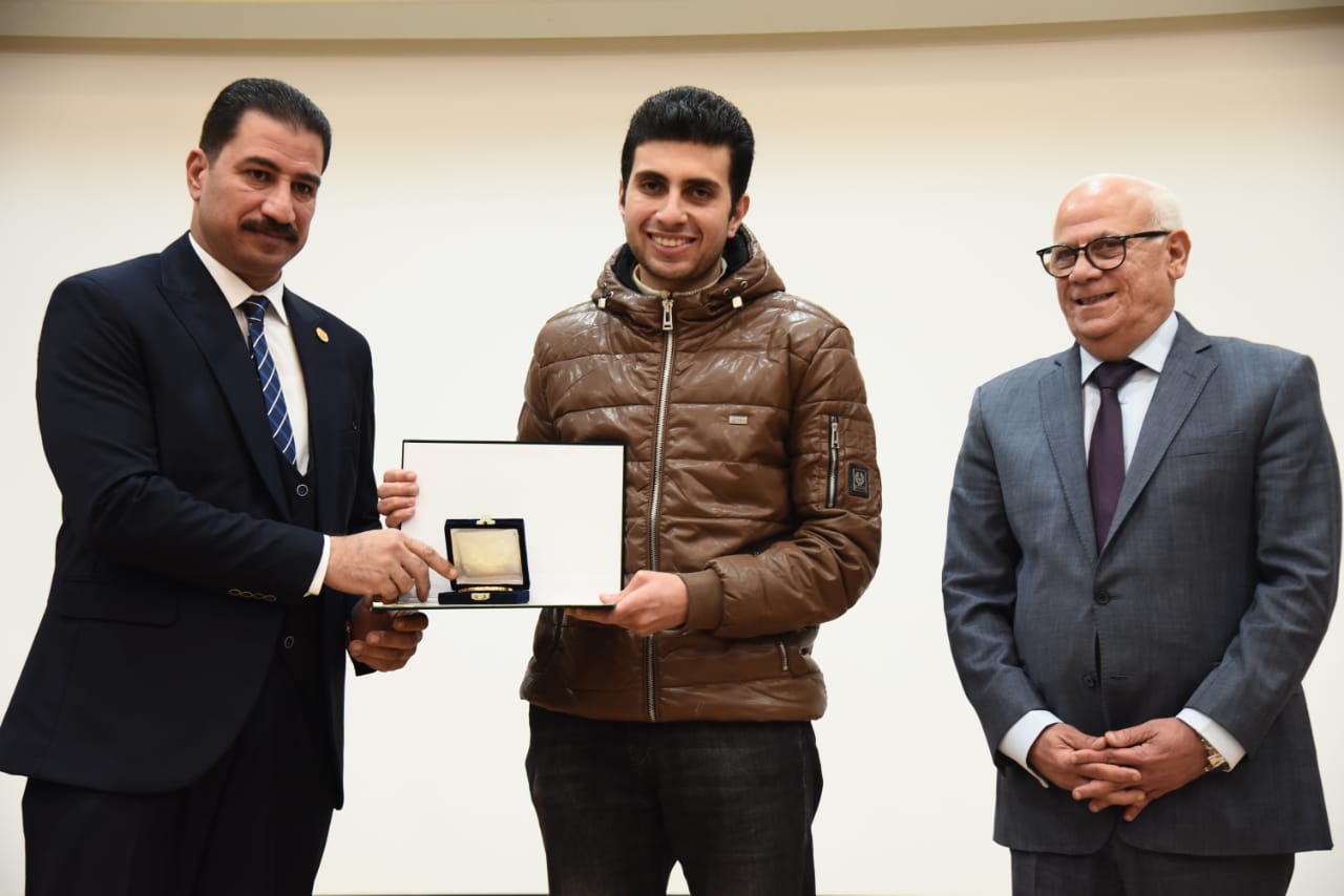 محافظ بورسعيد يكرم العناصر المتميزة فى مختلف المؤسسات