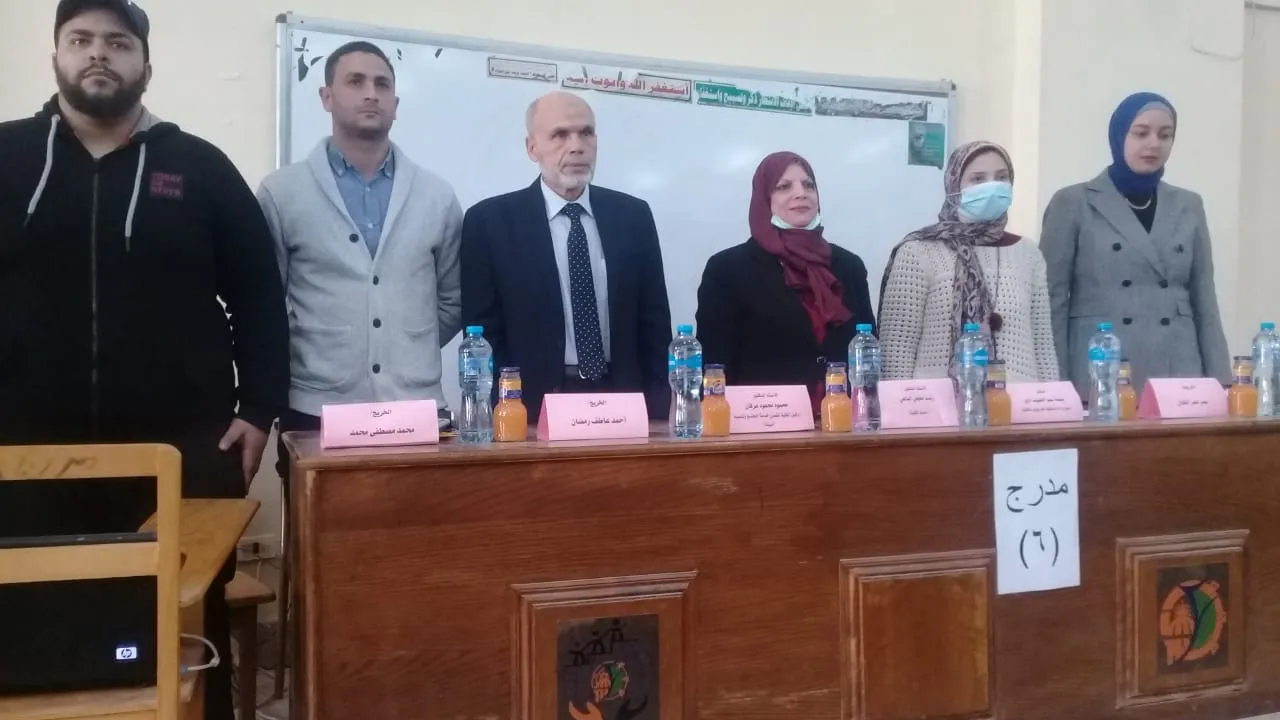 جانب من الندوة 