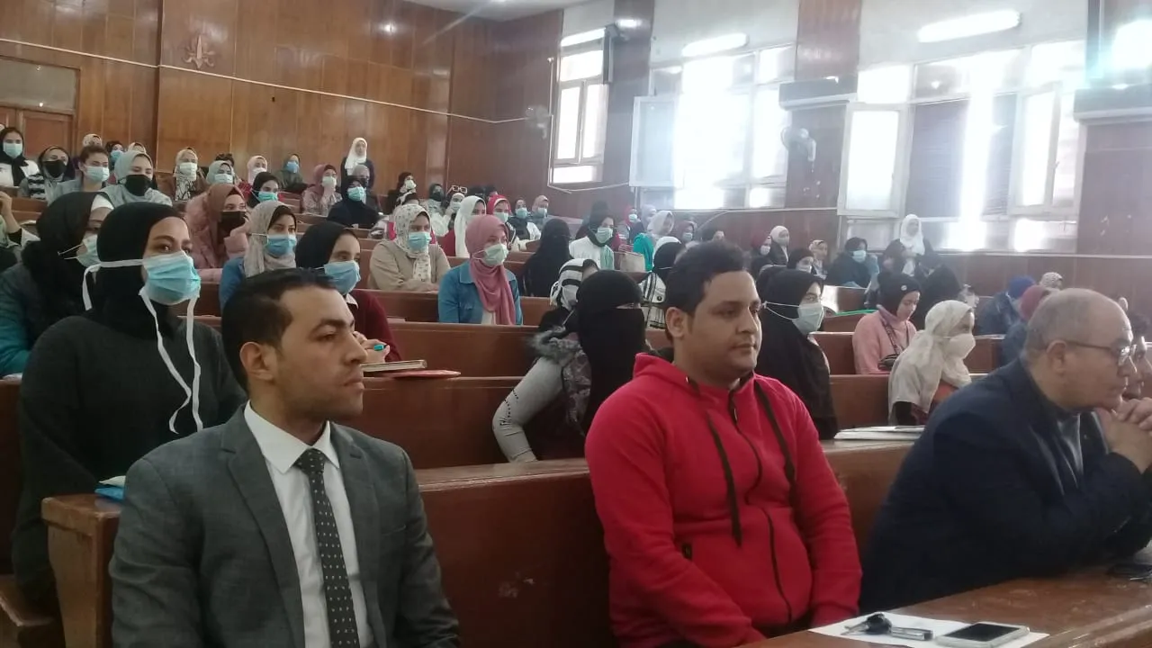 جانب من الندوة 