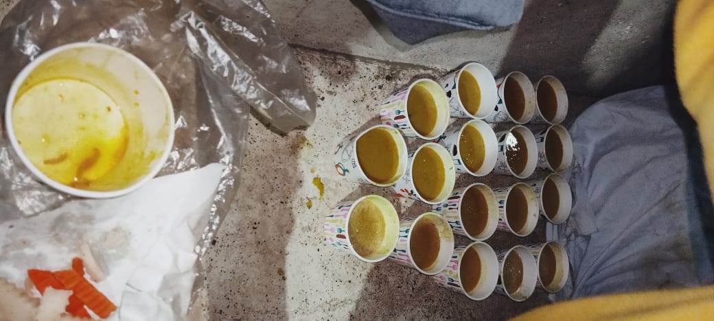 توزيع وجبات عدس على ركاب القطارات ببني سويف (2)