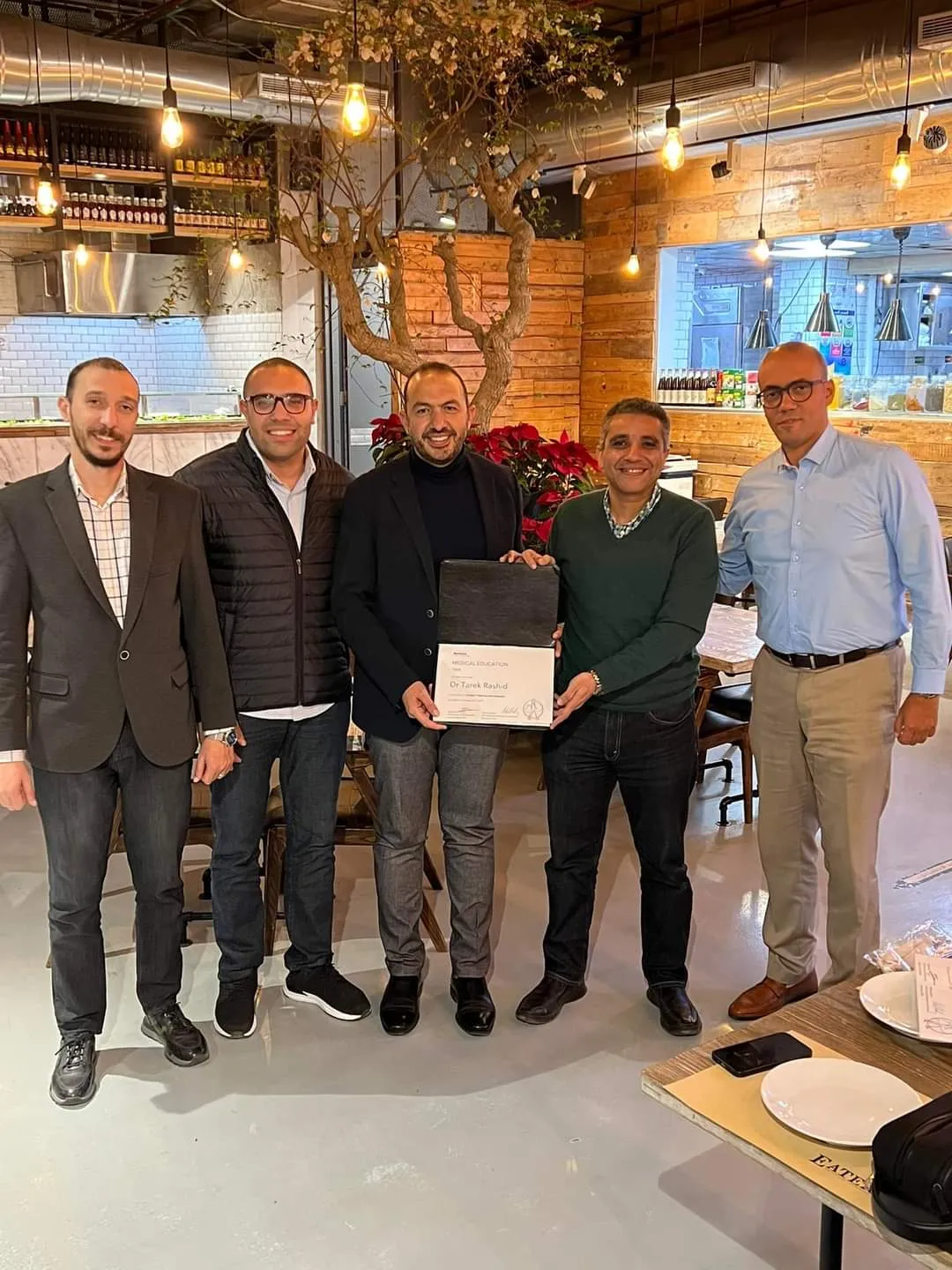 طبيب مصري يحصل على شهادة زراعة الصمام الأورطي بتقنية الـ