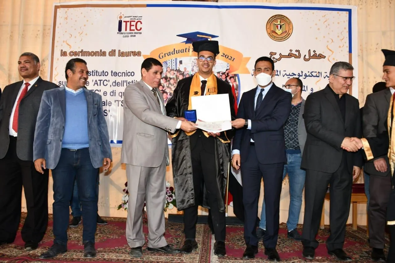 جانب من حفل التخرج 