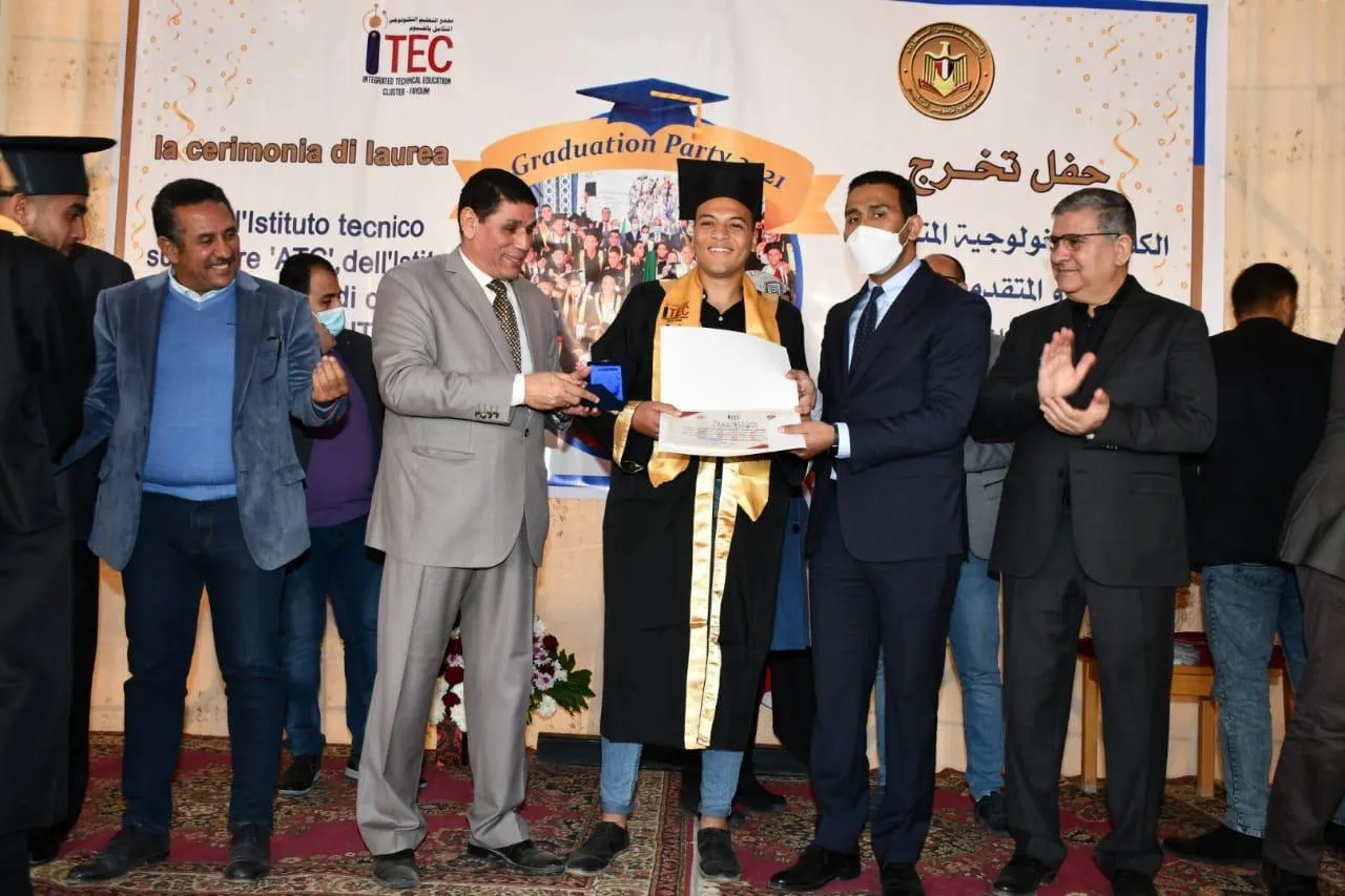 جانب من حفل التخرج 