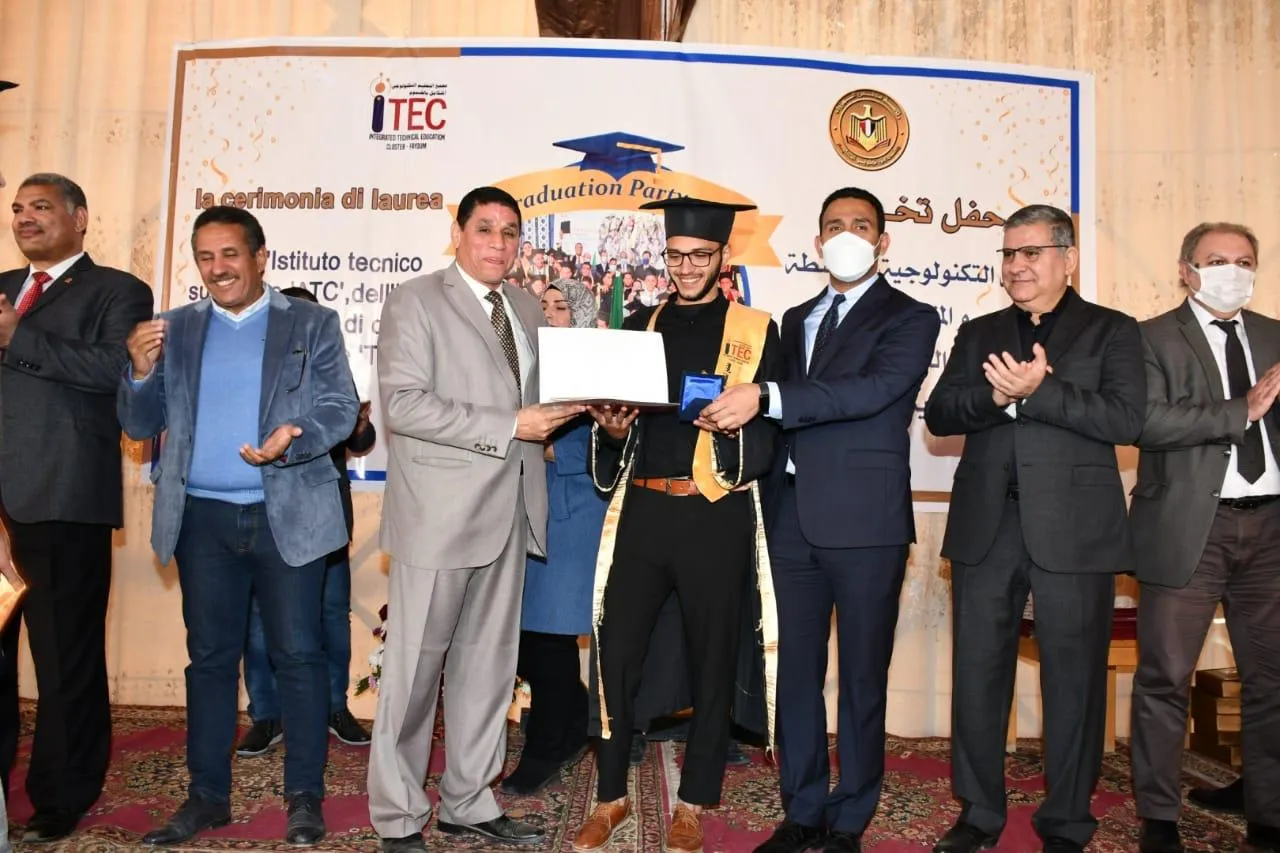 جانب من حفل التخرج 