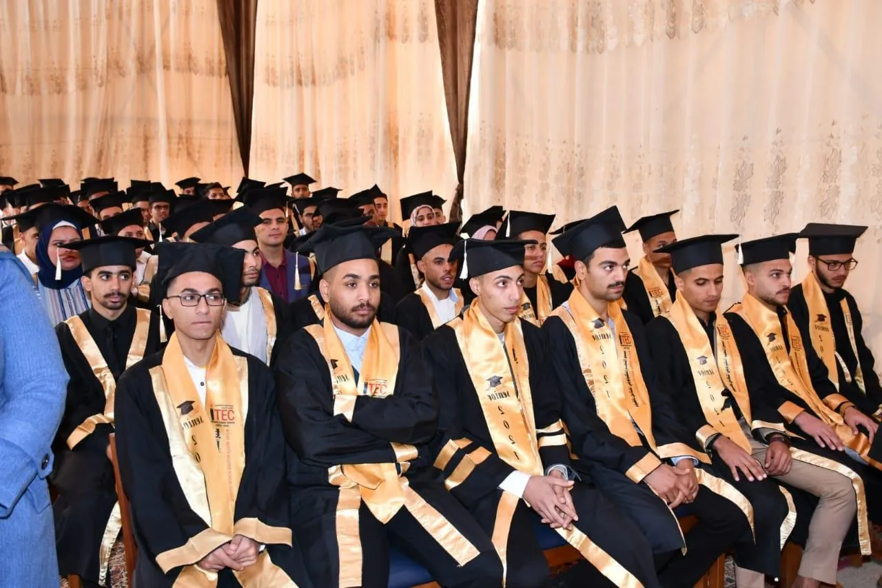 جانب من حفل التخرج 