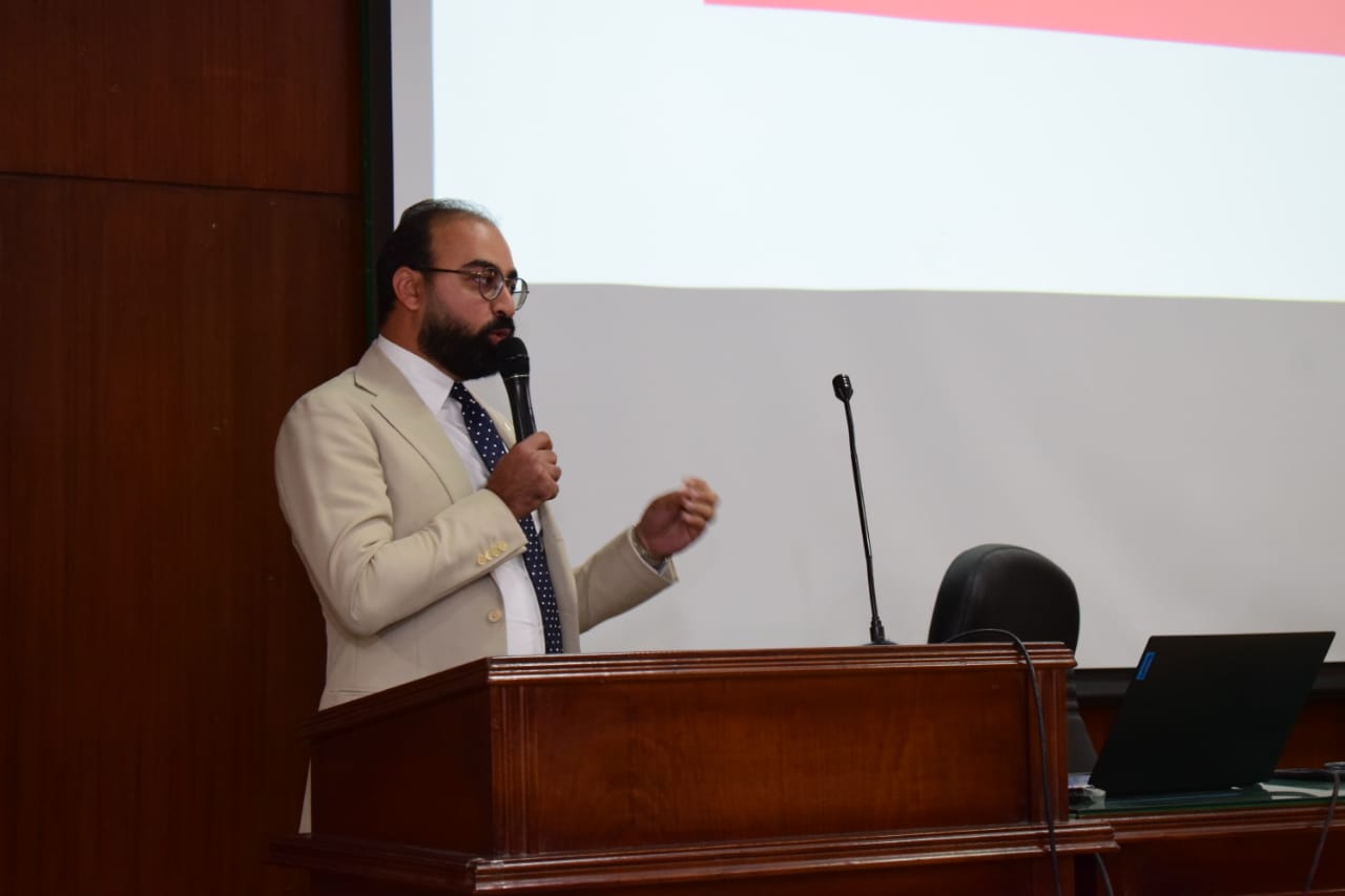 وزير الري يشارك في ورشة عمل بجامعة القاهرة