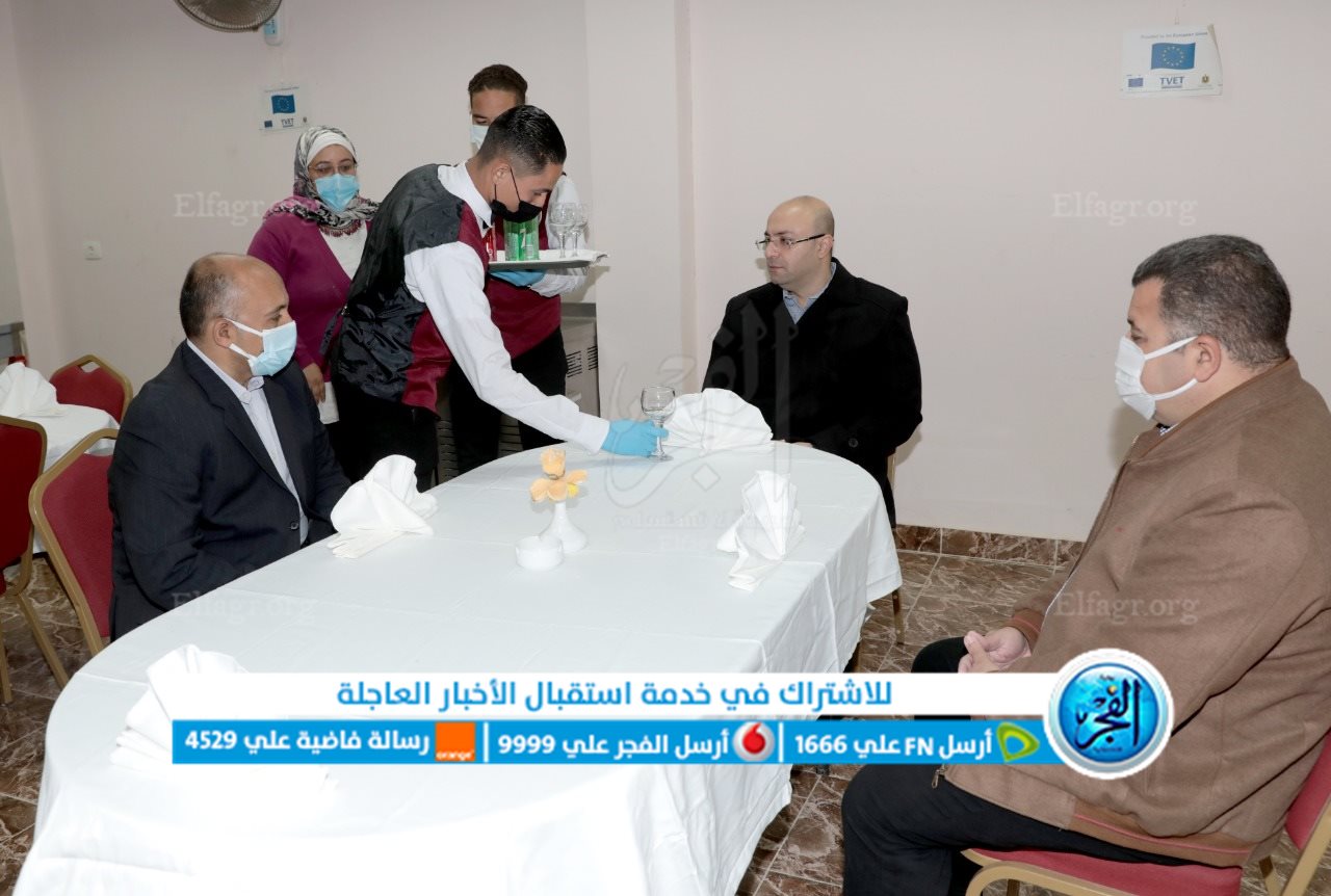 محافظ بني سويف يزور المدرسة الفندقية (1)