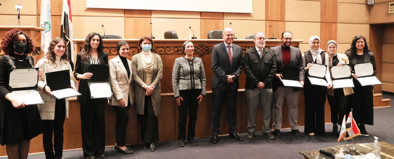 خلال تكريم الطالبات 