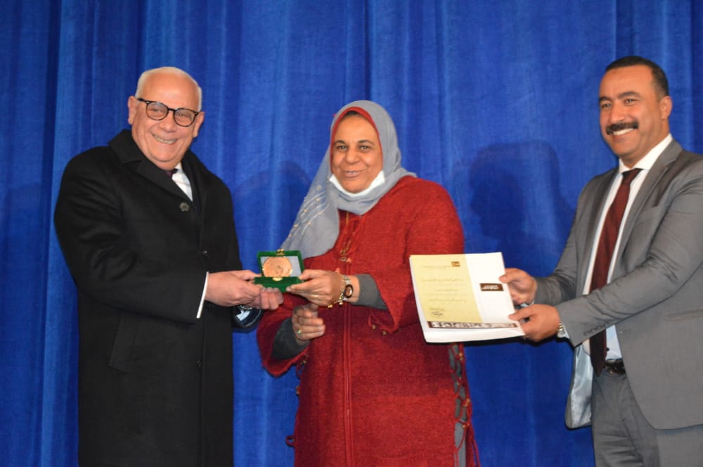 محافظ بورسعيد يكرم أبطال العدوان الثلاثي وأسرهم