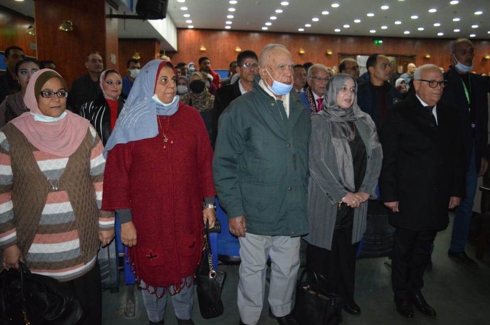 محافظ بورسعيد يكرم أبطال العدوان الثلاثي وأسرهم