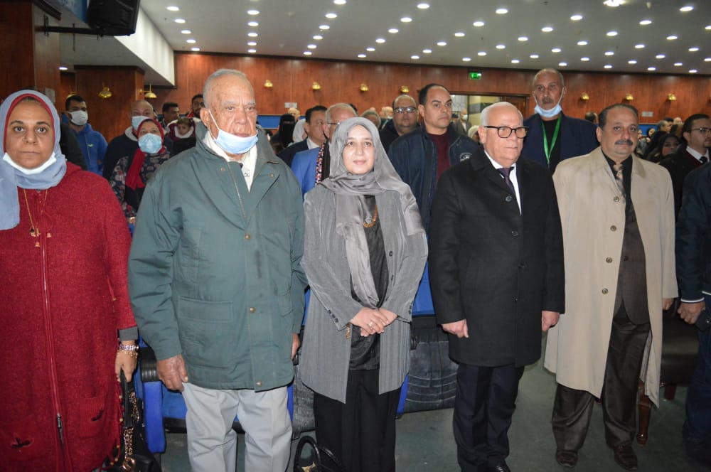 محافظ بورسعيد يكرم أبطال العدوان الثلاثي وأسرهم