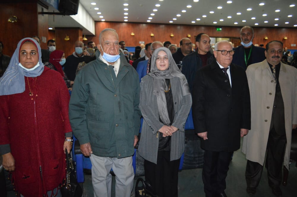 محافظ بورسعيد يكرم أبطال العدوان الثلاثي وأسرهم