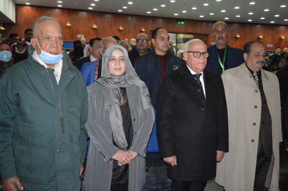 محافظ بورسعيد يكرم أبطال العدوان الثلاثي وأسرهم