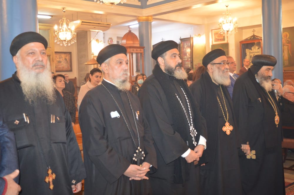 محافظ بورسعيد يزور الكنائس