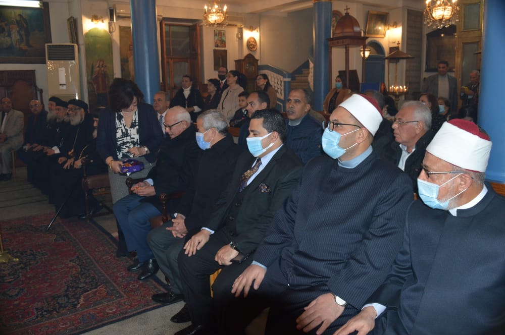 محافظ بورسعيد يزور الكنائس