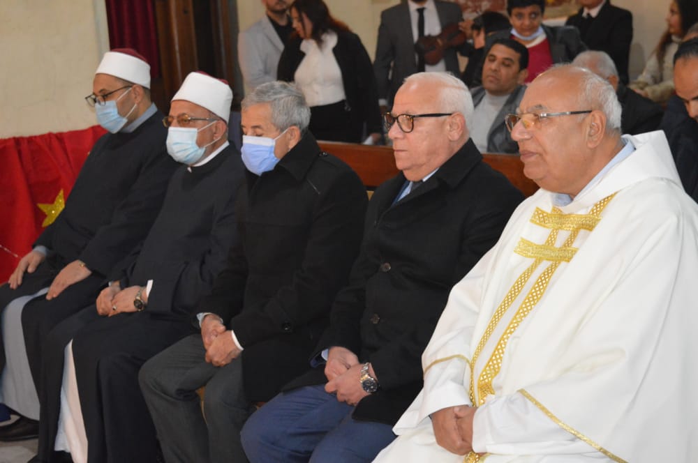 محافظ بورسعيد يزور الكنائس
