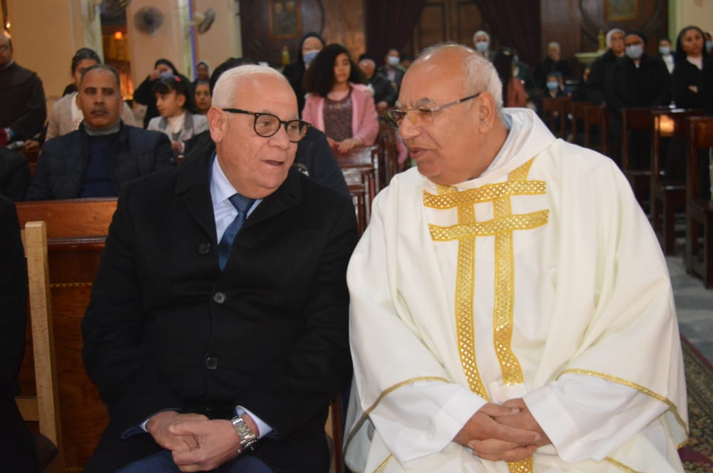 محافظ بورسعيد يزور الكنائس