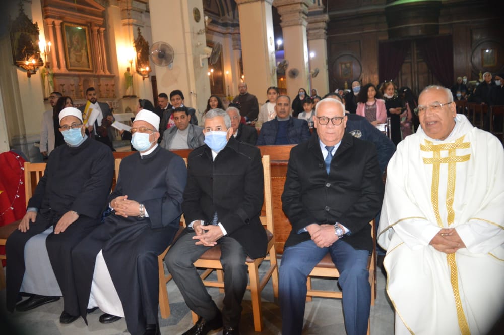 محافظ بورسعيد يزور الكنائس