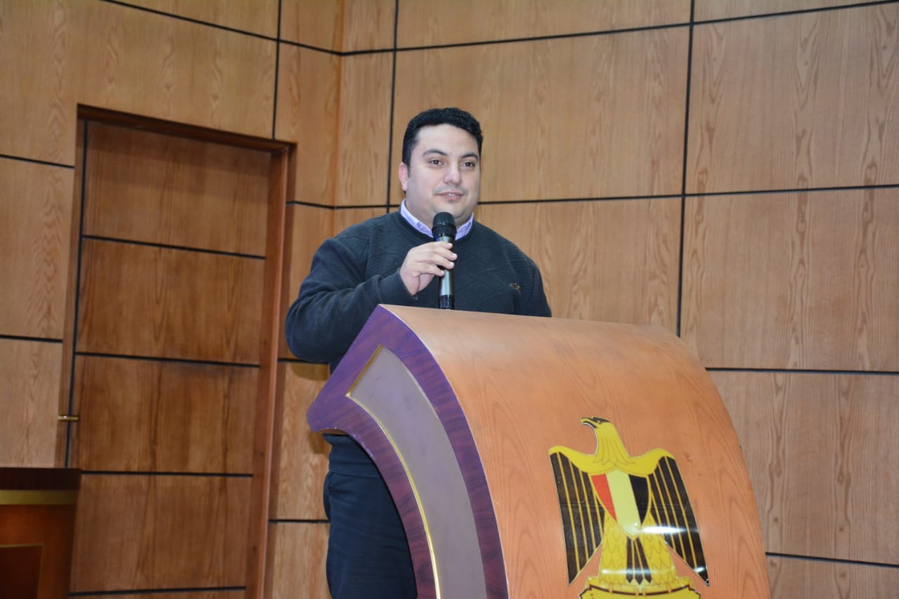 محافظ الدقهلية يجتمع بالقيادات التنفيذية بالمحافظة 