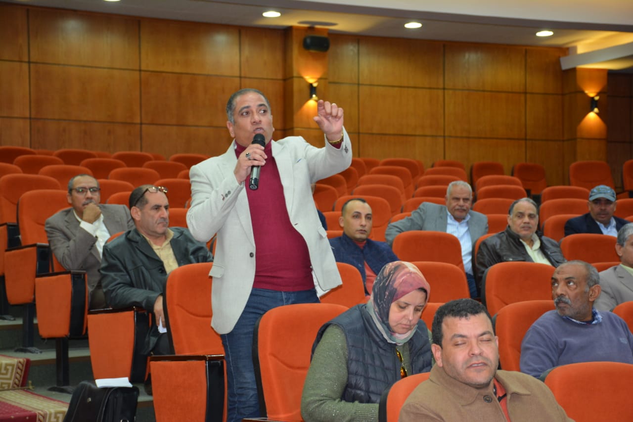 محافظ الدقهلية يجتمع بالقيادات التنفيذية بالمحافظة 